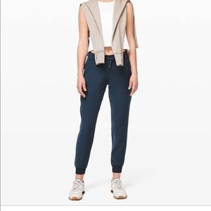 Lululemon On the Fly jogger